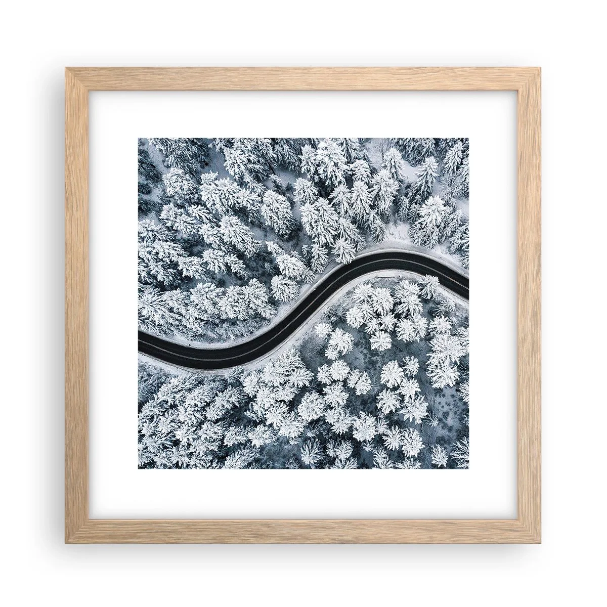 Poster in einem Rahmen aus heller Eiche - Durch den Winterwald - 30x30 cm