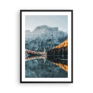 Poster in einem schwarzem Rahmen - Berglandschaft spiegelt sich im See bei Sonnenuntergang - 50x70cm - Spiegellandschaft - Moderne Wanddekoration für Wohnzimmer und Schlafzimmer ARTTOR
