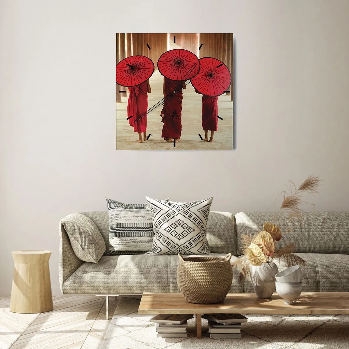 Wanduhr - Glasuhr - Drei Mönche mit roten Regenschirmen in traditioneller Architektur - 30x30cm - Auf dem Weg ins Reine Land - Moderne Wanddekoration für Wohnzimmer und Schlafzimmer ARTTOR