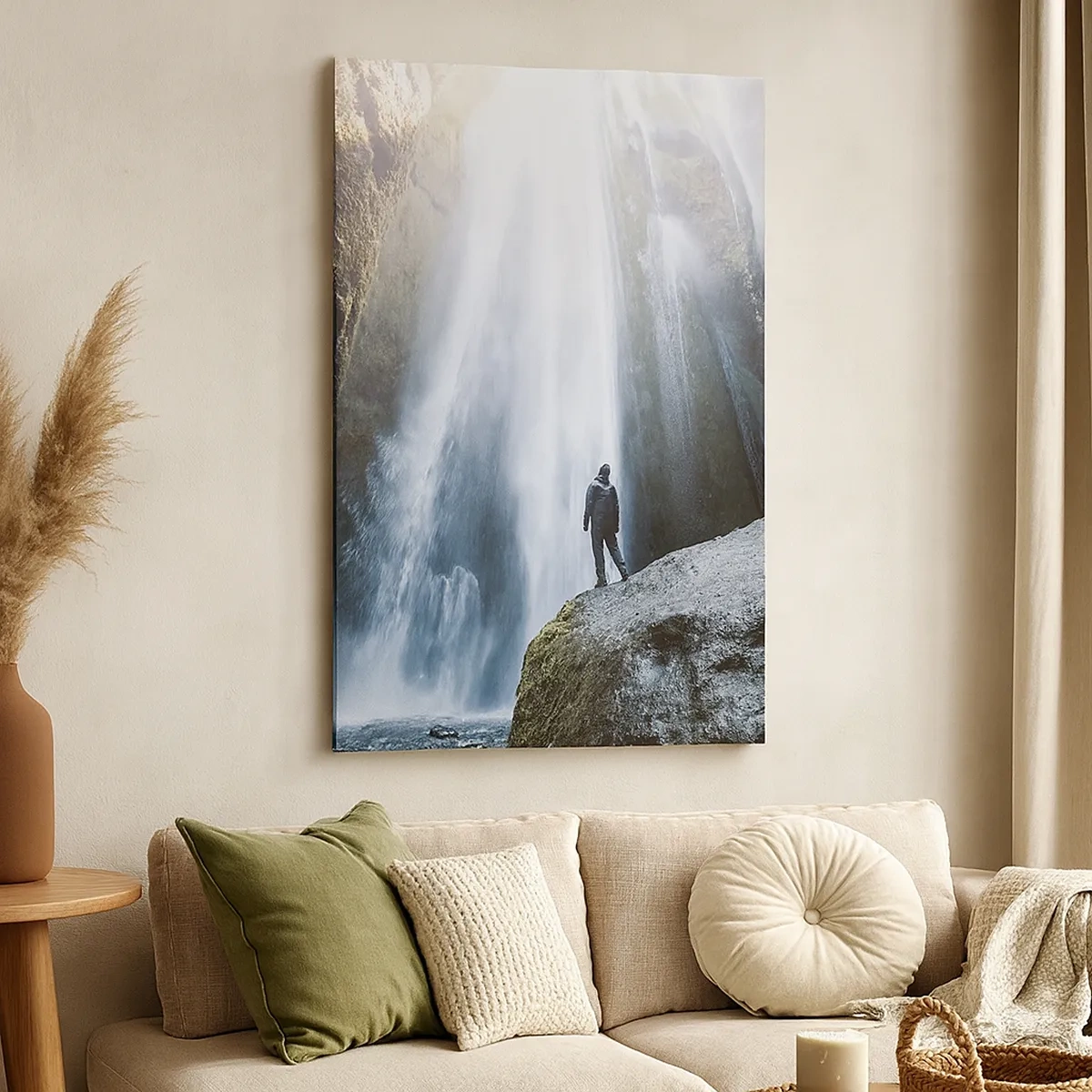 Bild auf Leinwand - Leinwandbild - Eine Figur vor der Kulisse eines majestätischen Wasserfalls in einer felsigen Schlucht - 50x70cm - Wiederherstellung der Proportionen - Moderne Wanddekoration für Wohnzimmer und Schlafzimmer ARTTOR