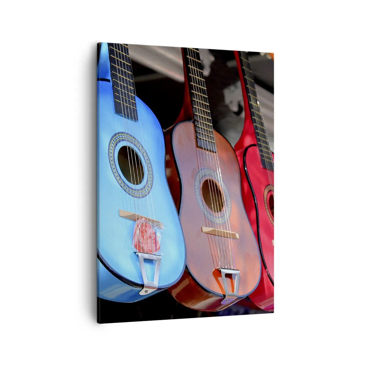Bild auf Leinwand - Leinwandbild - Bunte Akustikgitarren hängen in einer Reihe auf dem Display - 50x70cm - Lateinische Atmosphäre - Moderne Wanddekoration für Wohnzimmer und Schlafzimmer ARTTOR