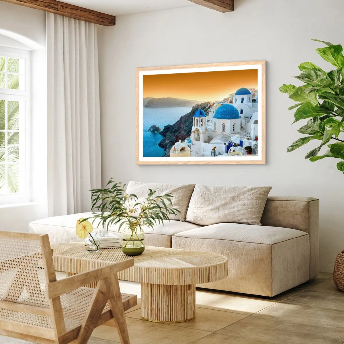 Poster in einem Rahmen aus heller Eiche - Santorini - an die Felsen gekuschelt - 40x30 cm