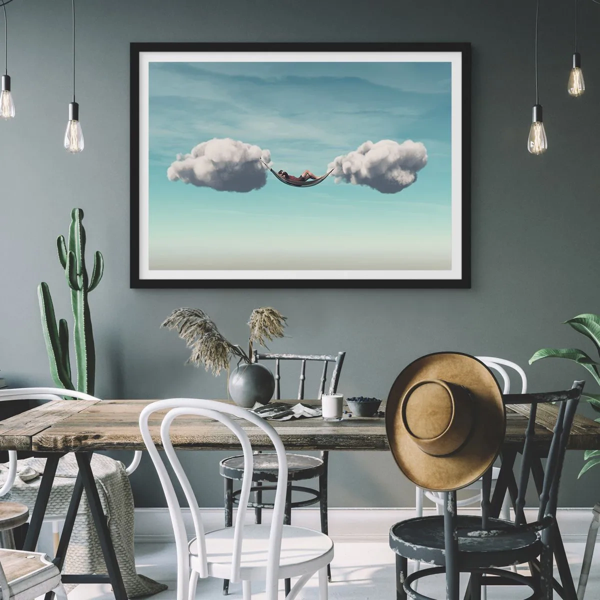 Poster in einem schwarzem Rahmen - Eine Person entspannt in einer Hängematte in den Wolken - 100x70cm - Die Behaglichkeit des Augenblicks - Moderne Wanddekoration für Wohnzimmer und Schlafzimmer ARTTOR