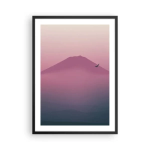 Poster in einem schwarzem Rahmen - Eine minimalistische Berglandschaft in Rosa- und Lilatönen - 50x70cm - Wanderer über den Wolken - Moderne Wanddekoration für Wohnzimmer und Schlafzimmer ARTTOR