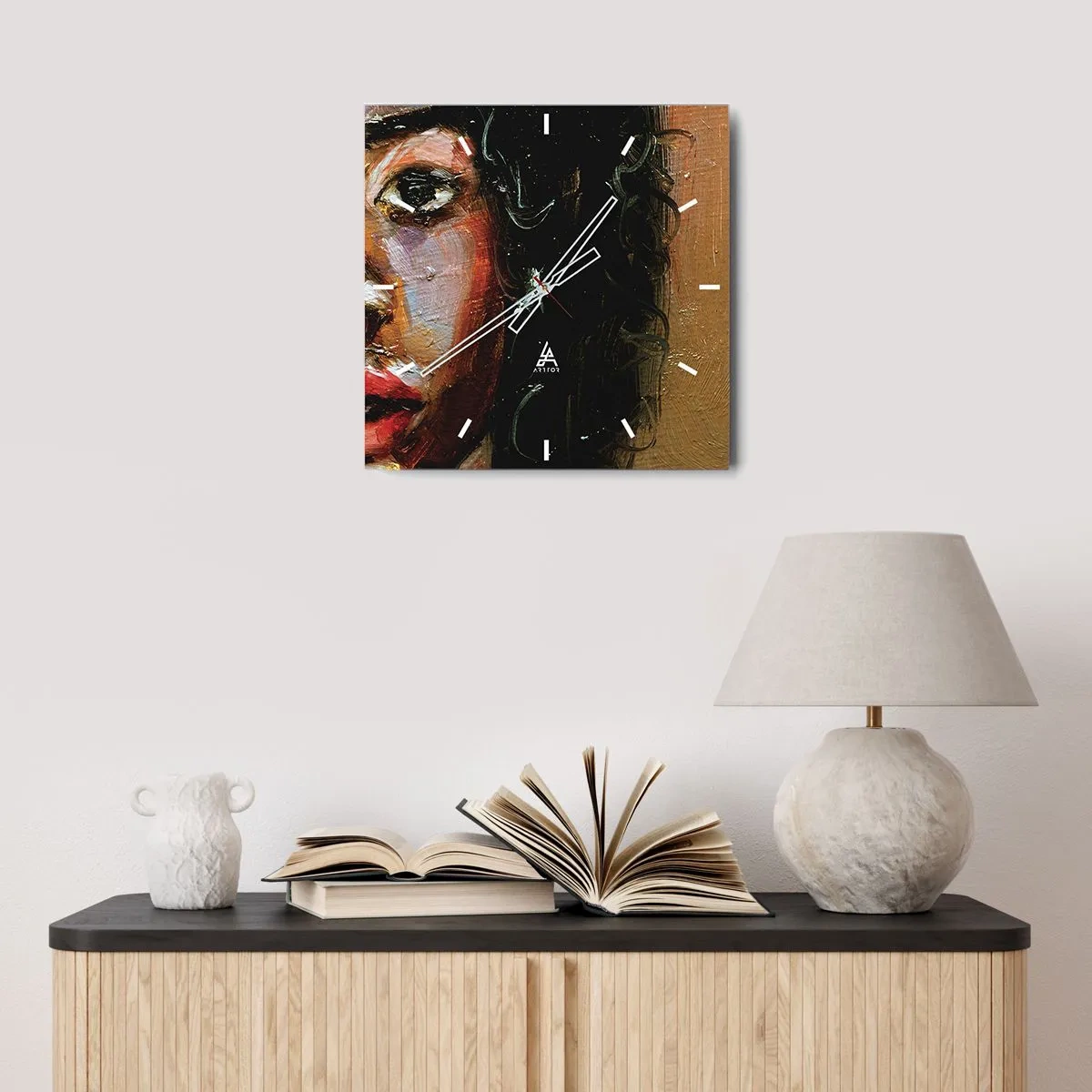 Wanduhr - Glasuhr - Ein ausdrucksstarkes Frauenporträt in intensiven Farben. - 30x30cm - Schwarz und Glanz - Moderne Wanddekoration für Wohnzimmer und Schlafzimmer ARTTOR