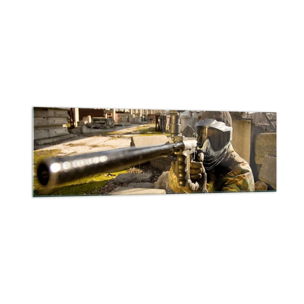 Glasbild - Bild auf glas - Ein Paintball-Spieler in Tarnkleidung zielt mit einem Markierer - 160x50cm - Auch du kannst ein Held werden - Moderne Wanddekoration für Wohnzimmer und Schlafzimmer ARTTOR