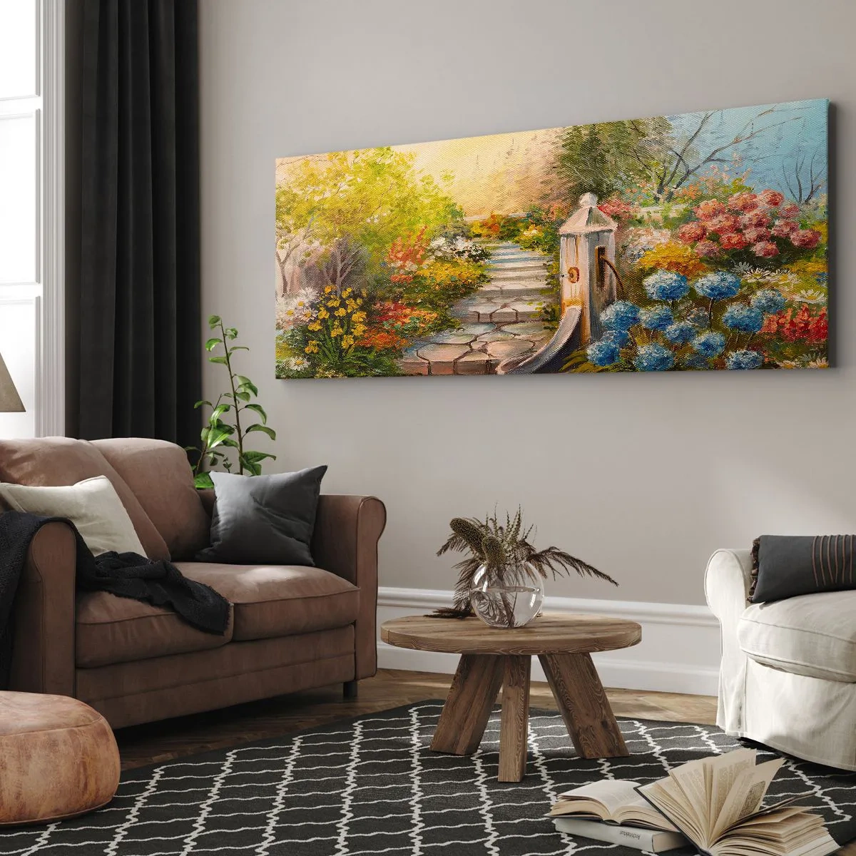Bild auf Leinwand - Leinwandbild - Ein malerischer Garten mit einem Brunnen und bunten Blumen - 160x50cm - In voller Blüte - Moderne Wanddekoration für Wohnzimmer und Schlafzimmer ARTTOR