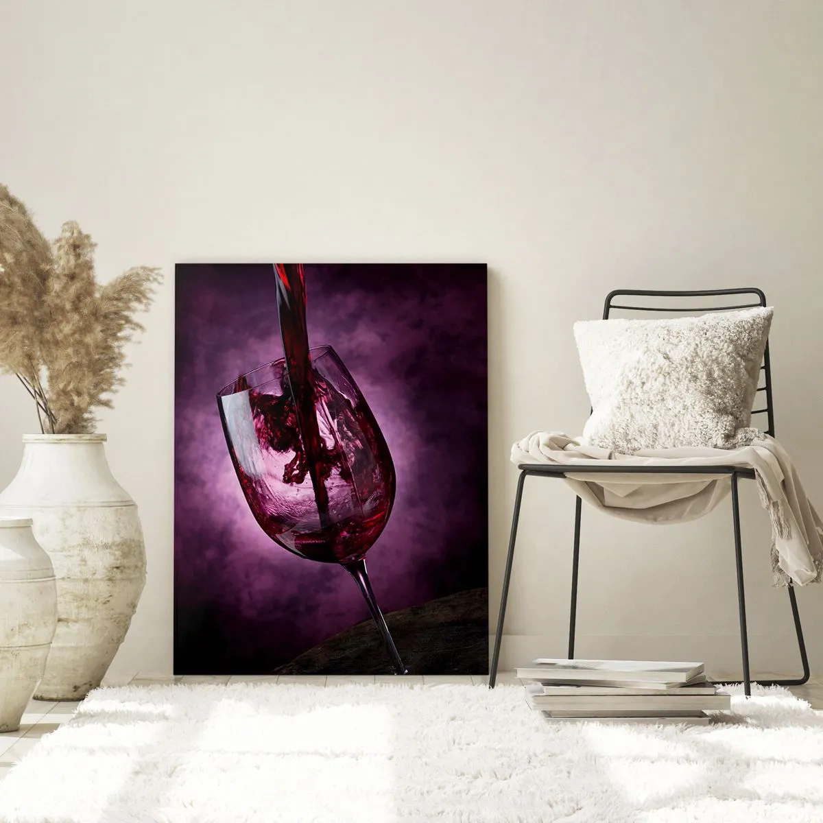 Glasbild - Bild auf glas - Rotwein wird vor violettem Hintergrund in ein Glas gegossen - 50x70cm - Scharlachrot? Karminrot? Nein, Rubin. - Moderne Wanddekoration für Wohnzimmer und Schlafzimmer ARTTOR
