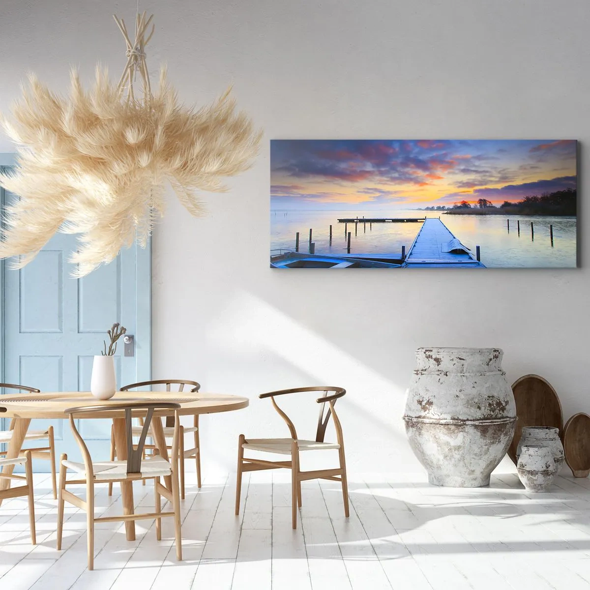 Bild auf Leinwand - Leinwandbild - Ein Seesteg bei Sonnenuntergang mit einem Boot am Ufer - 120x50cm - Violett-goldene Ruhe - Moderne Wanddekoration für Wohnzimmer und Schlafzimmer ARTTOR