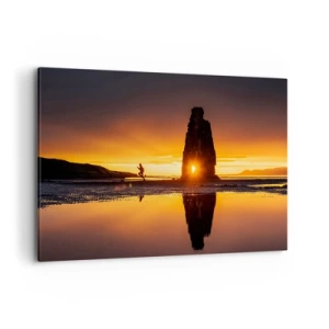 Bild auf Leinwand - Leinwandbild - Person läuft bei Sonnenuntergang am Strand mit Felsformation - 100x70cm - Nur du und die Natur - Moderne Wanddekoration für Wohnzimmer und Schlafzimmer ARTTOR