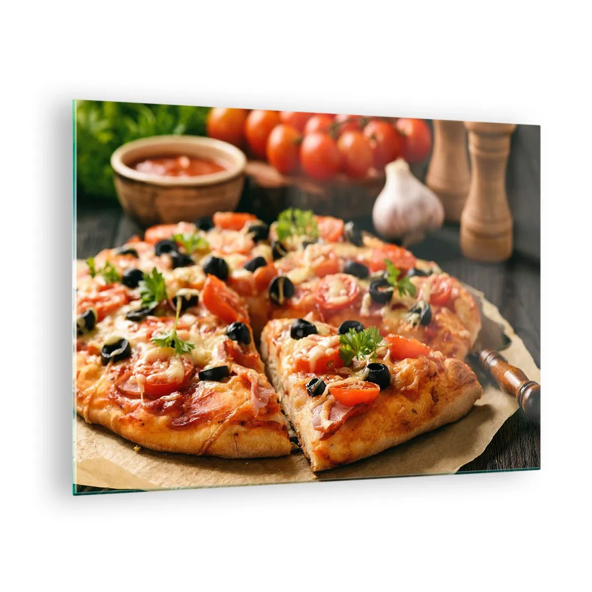Glasbild - Bild auf glas - Appetitliche Pizza mit Tomaten, Oliven und Kräutern - 70x50cm - Du bist schon wieder davongekommen - Moderne Wanddekoration für Wohnzimmer und Schlafzimmer ARTTOR