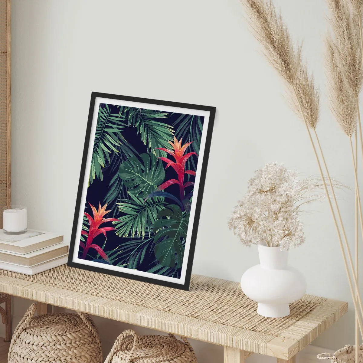 Poster in einem schwarzem Rahmen - Tropische Blätter und Blüten auf dunklem Hintergrund - 50x70cm - Im Grünen in Flammen gehen - Moderne Wanddekoration für Wohnzimmer und Schlafzimmer ARTTOR
