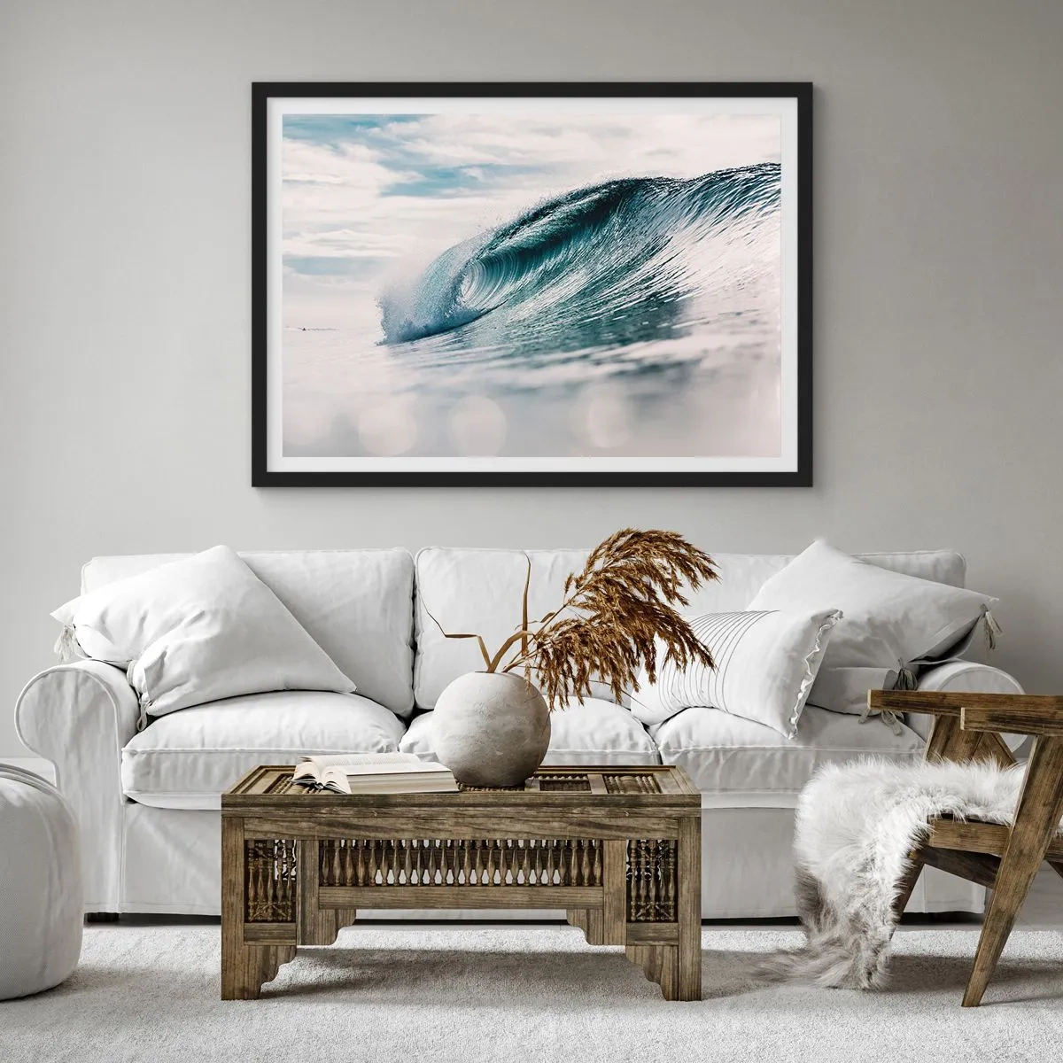 Poster in einem schwarzem Rahmen - Eine Meereswelle, eingefangen in einem dynamischen Moment vor dem Himmel - 70x50cm - Wasserspitze - Moderne Wanddekoration für Wohnzimmer und Schlafzimmer ARTTOR