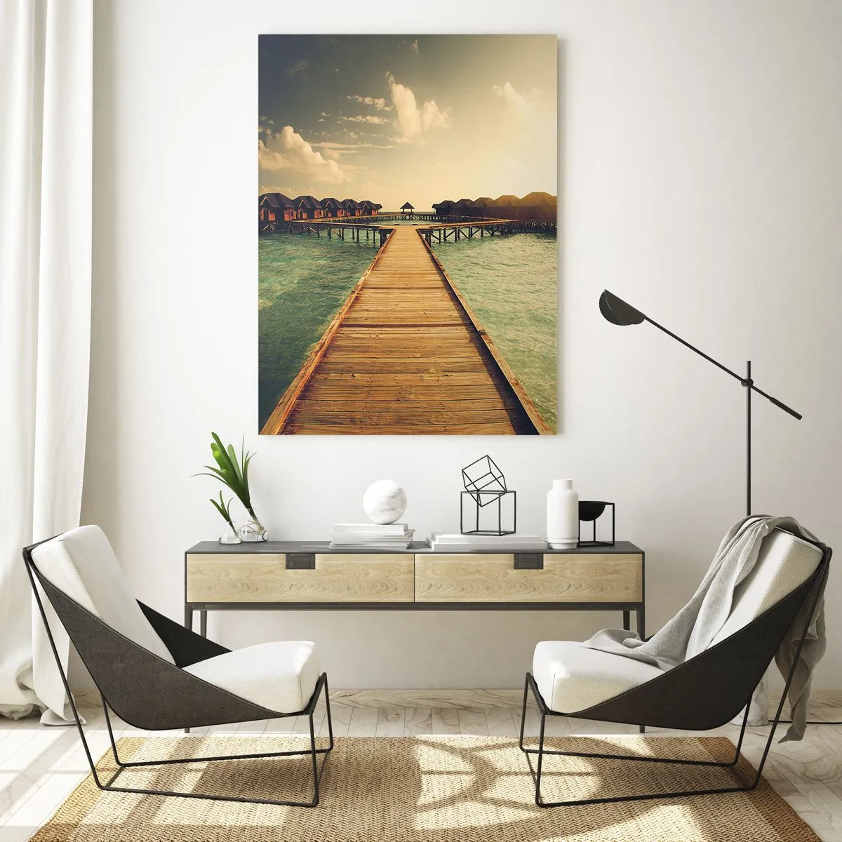 Glasbild - Bild auf glas - Der Pier, der bei Sonnenuntergang zu den Cottages am Wasser führt - 50x70cm - Eine herzliche Einladung - Moderne Wanddekoration für Wohnzimmer und Schlafzimmer ARTTOR