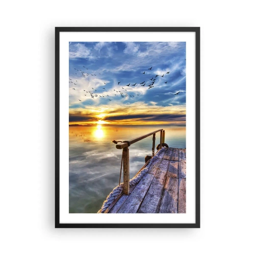Poster in einem schwarzem Rahmen - Holzsteg über dem See bei Sonnenuntergang - 50x70cm - Der Wind geht zur Ruhe - Moderne Wanddekoration für Wohnzimmer und Schlafzimmer ARTTOR