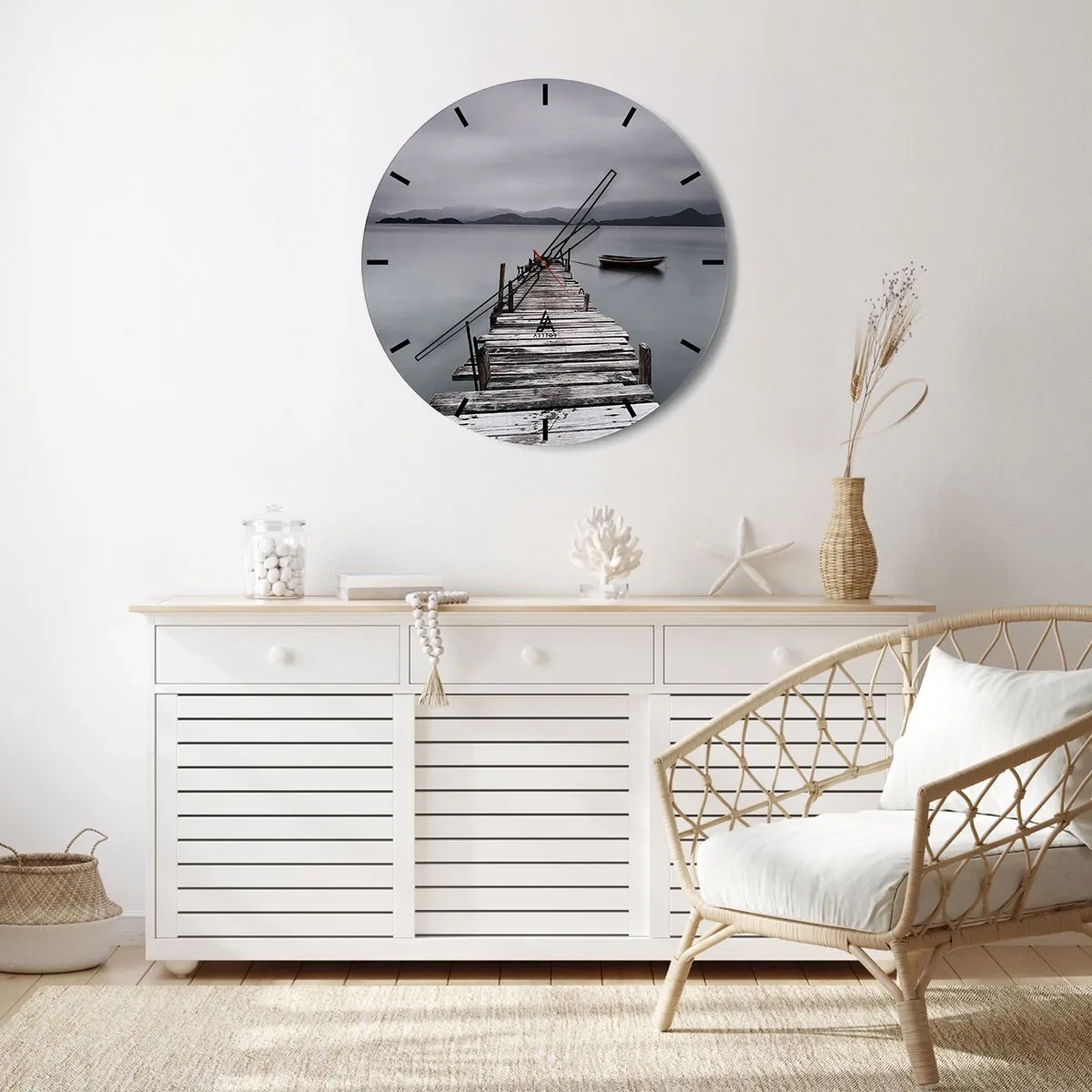 Wanduhr - Glasuhr - Ein Holzsteg auf einem ruhigen See mit einem Boot im Hintergrund - 30x30cm - Du kannst morgen gehen - Moderne Wanddekoration für Wohnzimmer, Küche und Schlafzimmer ARTTOR