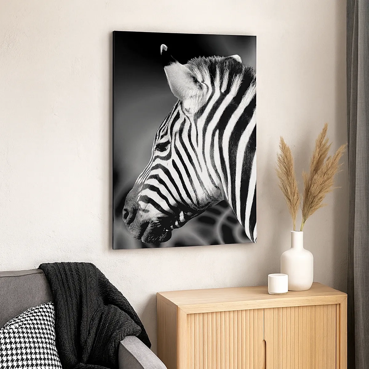 Bild auf Leinwand - Leinwandbild - Schwarz-Weiß-Porträt eines Zebras vor einem Hintergrund abstrakter Muster. - 50x70cm - Weiß ist weiß und schwarz ist schwarz - Moderne Wanddekoration für Wohnzimmer und Schlafzimmer ARTTOR