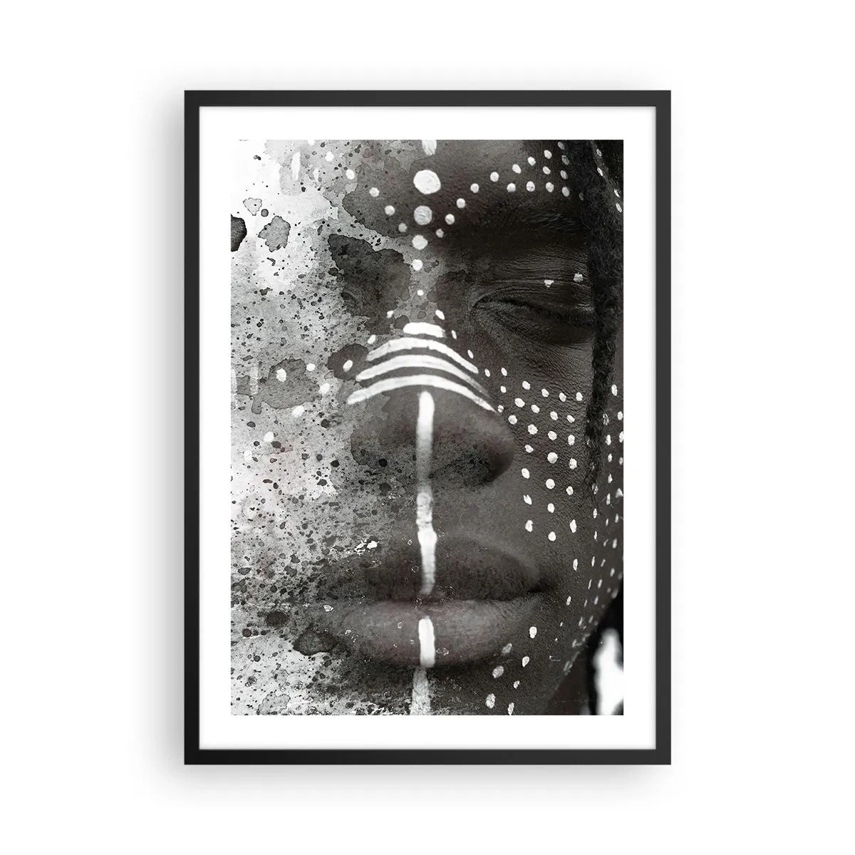 Poster in einem schwarzem Rahmen - Abstraktes Porträt mit schwarz-weißen Mustern im Gesicht - 50x70cm - Entdecke den Urgeist - Moderne Wanddekoration für Wohnzimmer und Schlafzimmer ARTTOR