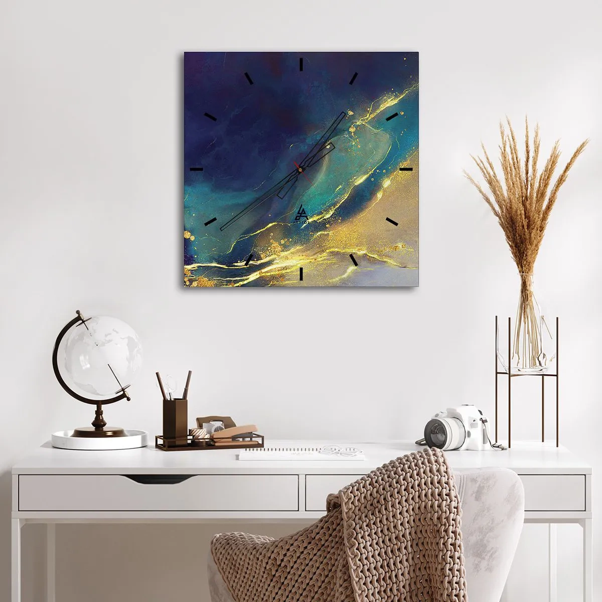 Wanduhr - Glasuhr - Abstrakte Komposition in Blau- und Goldtönen auf Leinwand - 30x30cm - Der goldene Teich - Moderne Wanddekoration für Wohnzimmer und Schlafzimmer ARTTOR