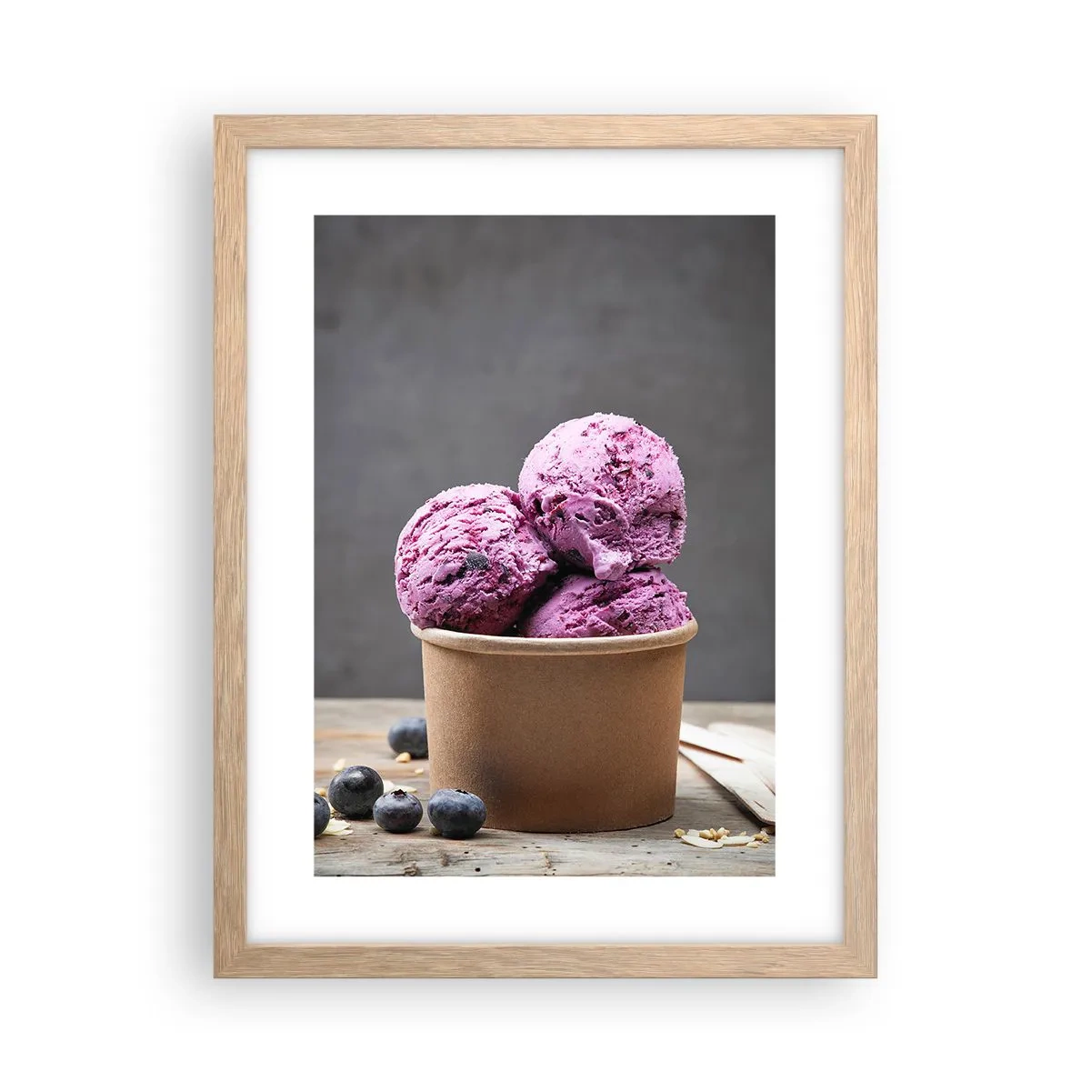 Poster in einem Rahmen aus heller Eiche - Süße und Kälte - 30x40 cm