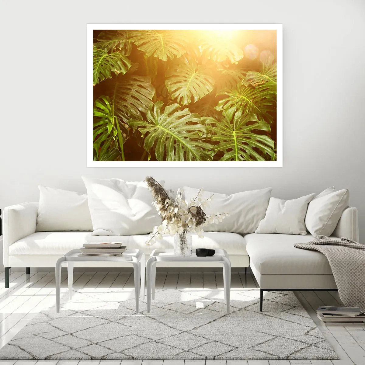 Poster - Monstera-Blätter im Sonnenlicht vor einem natürlichen Hintergrund - 100x70cm - Ins Grüne tretren... - Moderne Wanddekoration für Wohnzimmer und Schlafzimmer ARTTOR