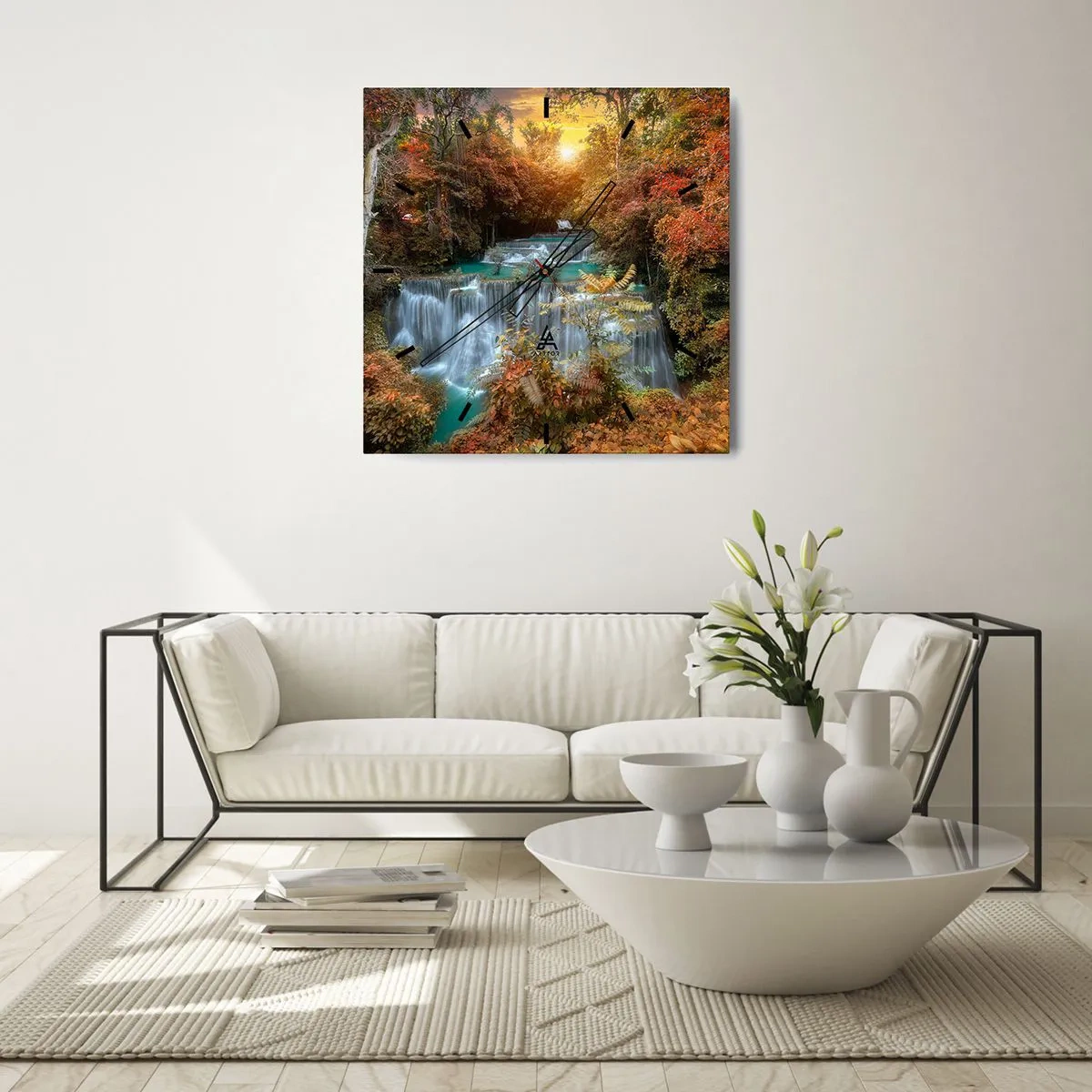 Wanduhr - Glasuhr - Herbstlicher Wasserfall, umgeben von bunten Bäumen im Sonnenlicht - 30x30cm - Versteckter Schatz des Waldes - Moderne Wanddekoration für Wohnzimmer und Schlafzimmer ARTTOR