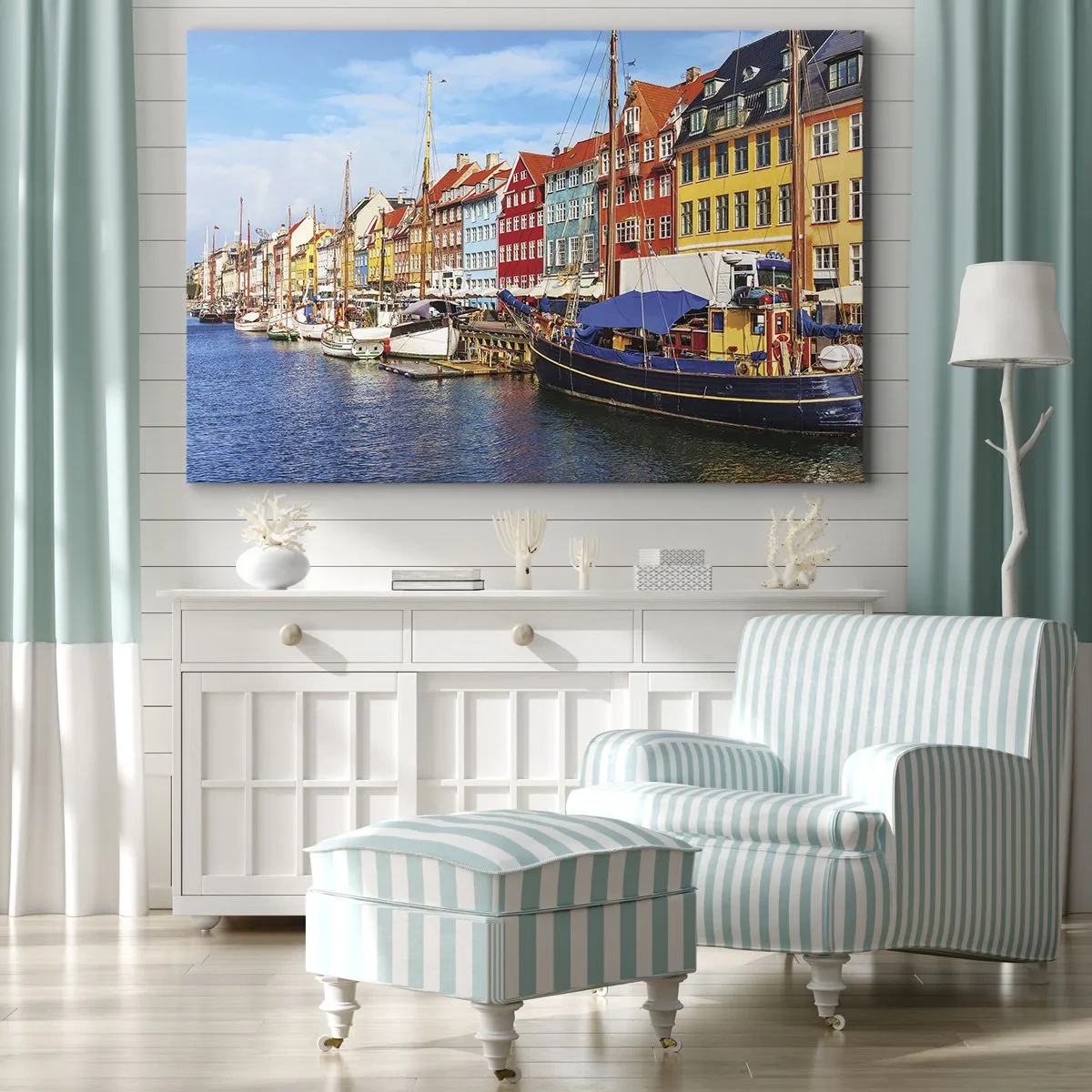 Bild auf Leinwand - Leinwandbild - Bunte Häuser am Kanal mit Booten in der Sonne - 70x50cm - Fröhlicher Kai - Moderne Wanddekoration für Wohnzimmer und Schlafzimmer ARTTOR