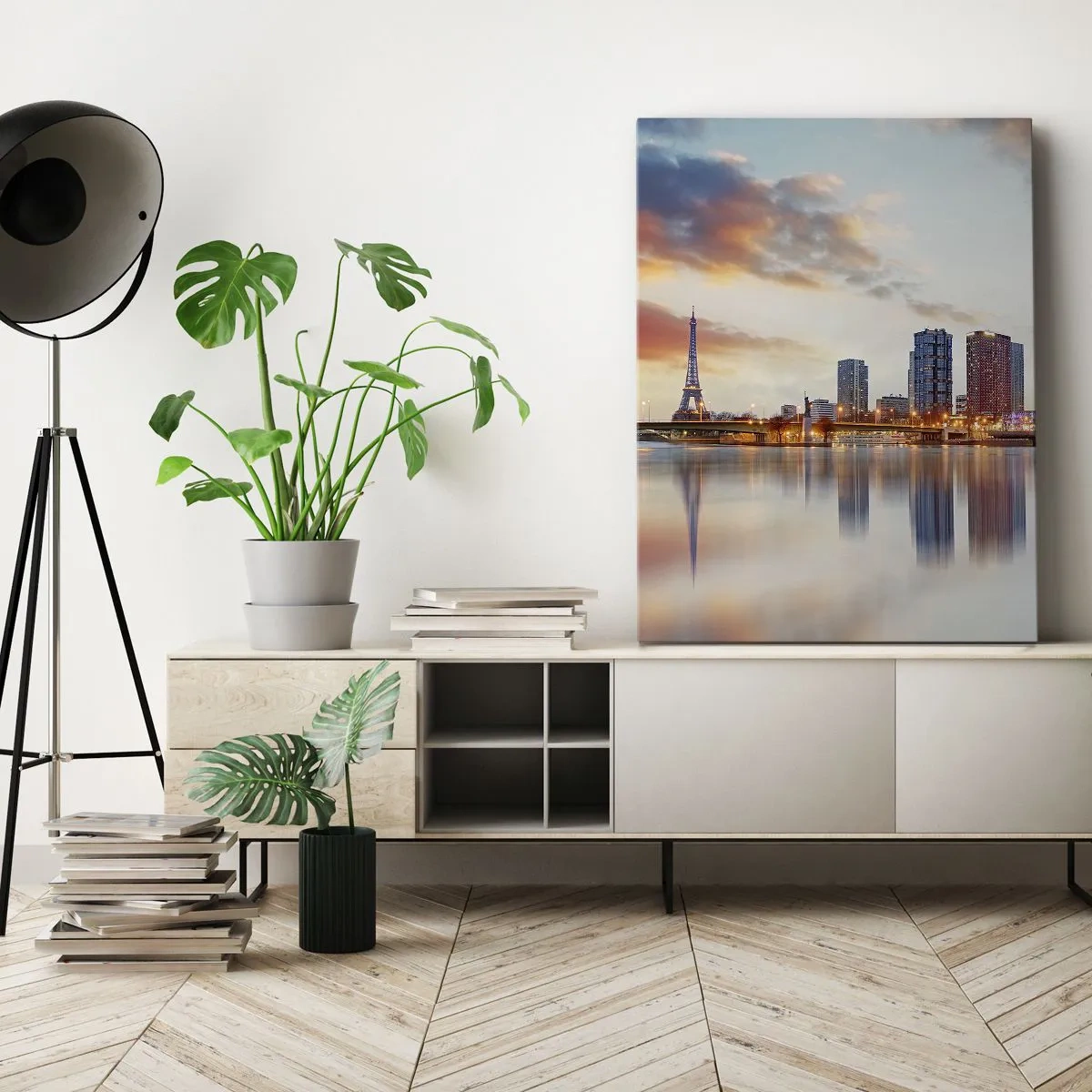Bild auf Leinwand - Leinwandbild - Panorama moderner Gebäude und des Eiffelturms über dem Wasser - 70x100cm - Die monumentale Ruhe von Paris - Moderne Wanddekoration für Wohnzimmer und Schlafzimmer ARTTOR