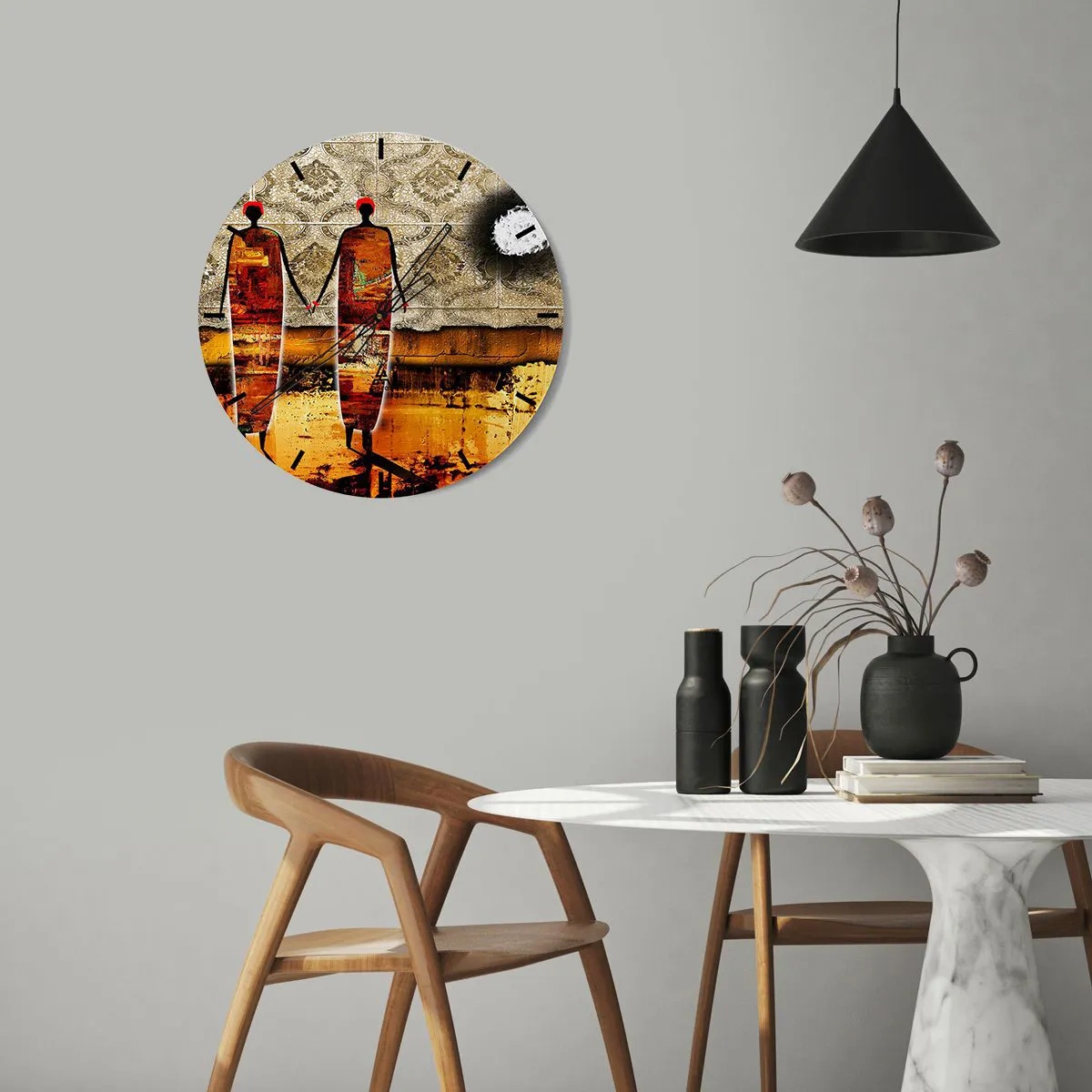 Wanduhr - Glasuhr - Abstraktes Motiv von Händchen haltenden Figuren vor dem Hintergrund eines Ornaments - 30x30cm - Ethnische Zusammensetzung in den Farben Afrikas - Moderne Wanddekoration für Wohnzimmer, Küche und Schlafzimmer ARTTOR