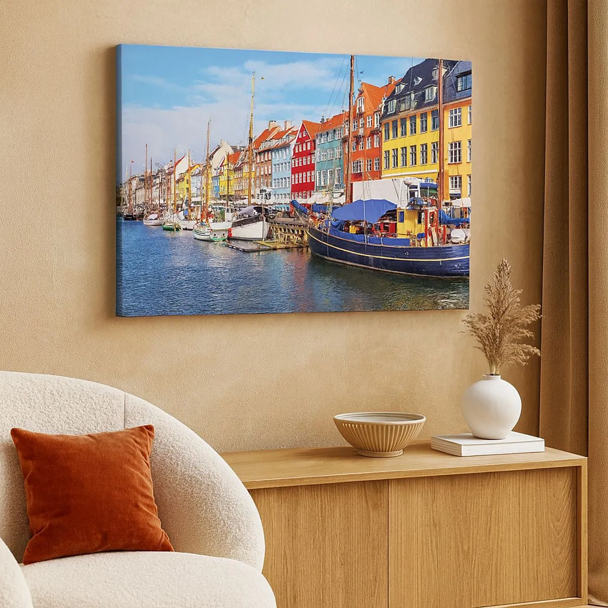 Bild auf Leinwand - Leinwandbild - Bunte Häuser am Kanal mit Booten in der Sonne - 70x50cm - Fröhlicher Kai - Moderne Wanddekoration für Wohnzimmer und Schlafzimmer ARTTOR