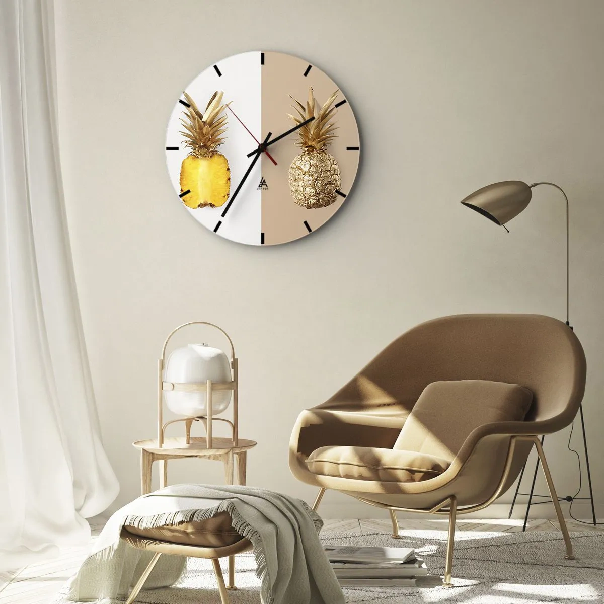 Wanduhr - Glasuhr - Eine goldene Ananas und ihr Querschnitt auf zweifarbigem Hintergrund - 30x30cm - Ananas für uns - Moderne Wanddekoration für Wohnzimmer, Küche und Schlafzimmer ARTTOR