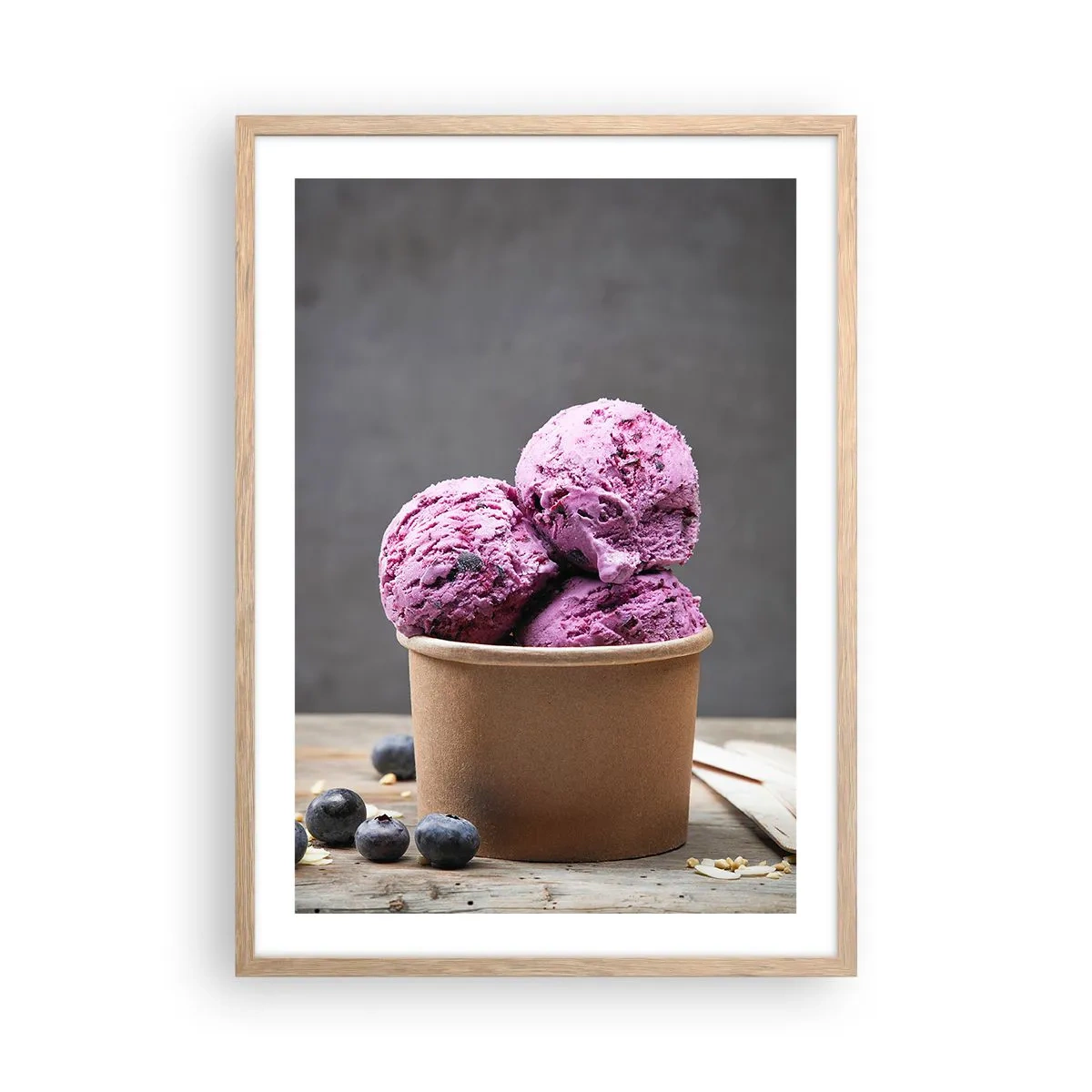 Poster in einem Rahmen aus heller Eiche - Süße und Kälte - 50x70 cm