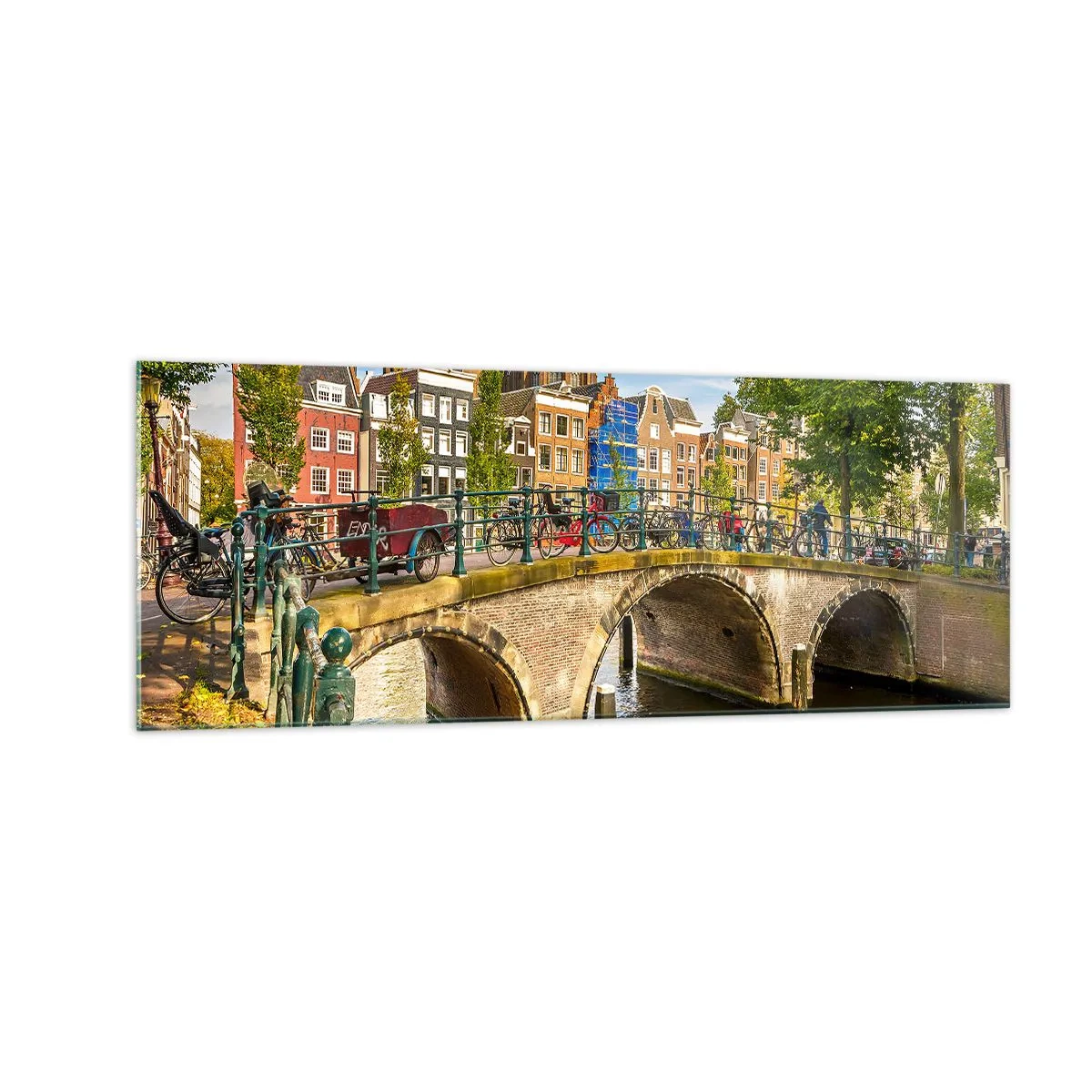 Glasbild - Bild auf glas - Ein malerischer Kanal mit einer Brücke in Amsterdam - 140x50cm - Frühling am Kanal - Moderne Wanddekoration für Wohnzimmer und Schlafzimmer ARTTOR