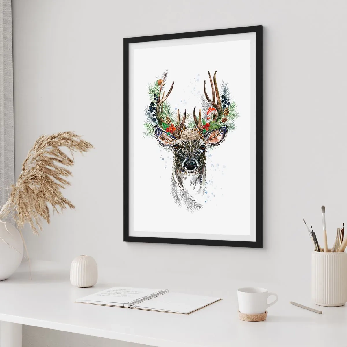 Poster in einem schwarzem Rahmen - Dekorativer Hirsch mit Ornamenten und floralen Akzenten - 50x70cm - Im festlichen Gewand - Moderne Wanddekoration für Wohnzimmer und Schlafzimmer ARTTOR