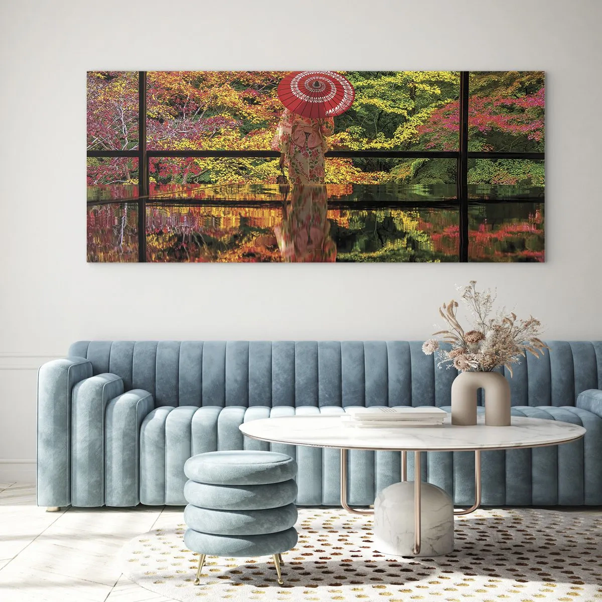Glasbild - Bild auf glas - Eine Frau im Kimono mit Regenschirm vor dem Hintergrund einer Herbstlandschaft. - 120x50cm - Im Tempel der Natur - Moderne Wanddekoration für Wohnzimmer und Schlafzimmer ARTTOR