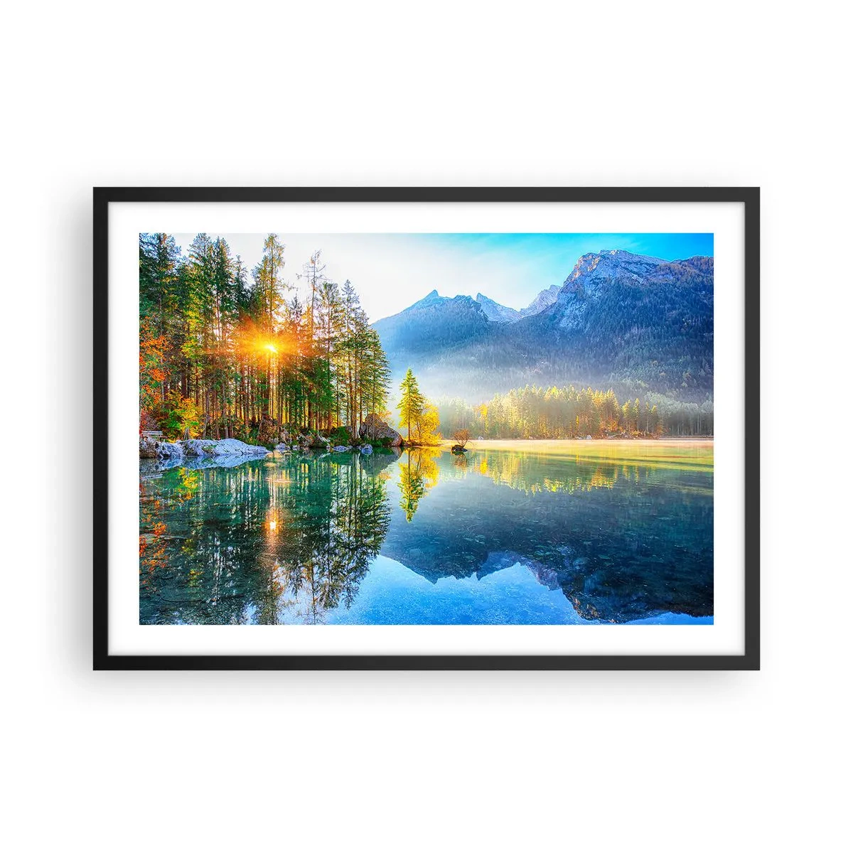 Poster in einem schwarzem Rahmen - Ein See, umgeben von Bergen und Wäldern in den Strahlen der Sonne - 70x50cm - Majestät und Süße - Moderne Wanddekoration für Wohnzimmer und Schlafzimmer ARTTOR