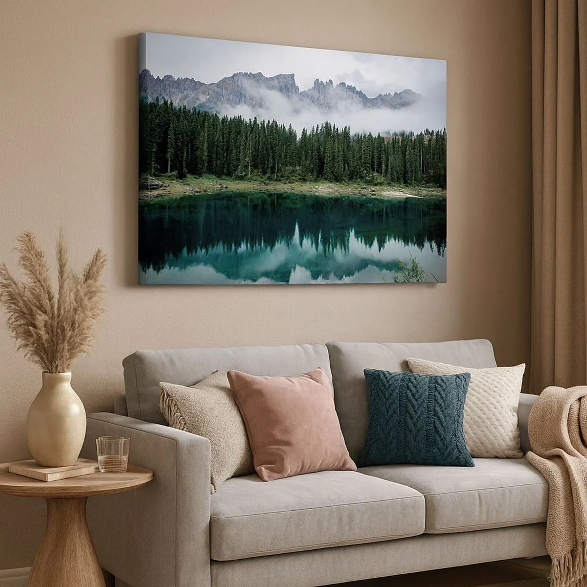 Bild auf Leinwand - Leinwandbild - Eine Berglandschaft mit einem Wald und einem See, in dem sich der Himmel spiegelt - 70x50cm - Leise, leise, lass uns das Trinkwasser nicht wecken ... - Moderne Wanddekoration für Wohnzimmer und Schlafzimmer ARTTOR