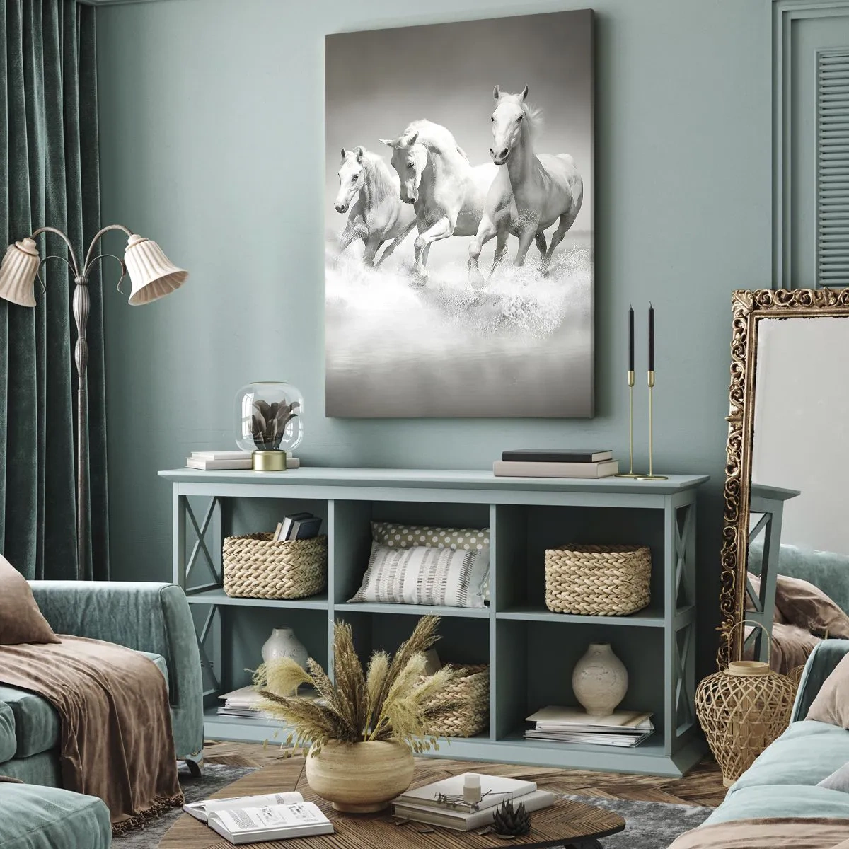 Bild auf Leinwand - Leinwandbild - Drei weiße Pferde galoppieren durch das Wasser - 70x100cm - Weißer Wahnsinn - Moderne Wanddekoration für Wohnzimmer und Schlafzimmer ARTTOR