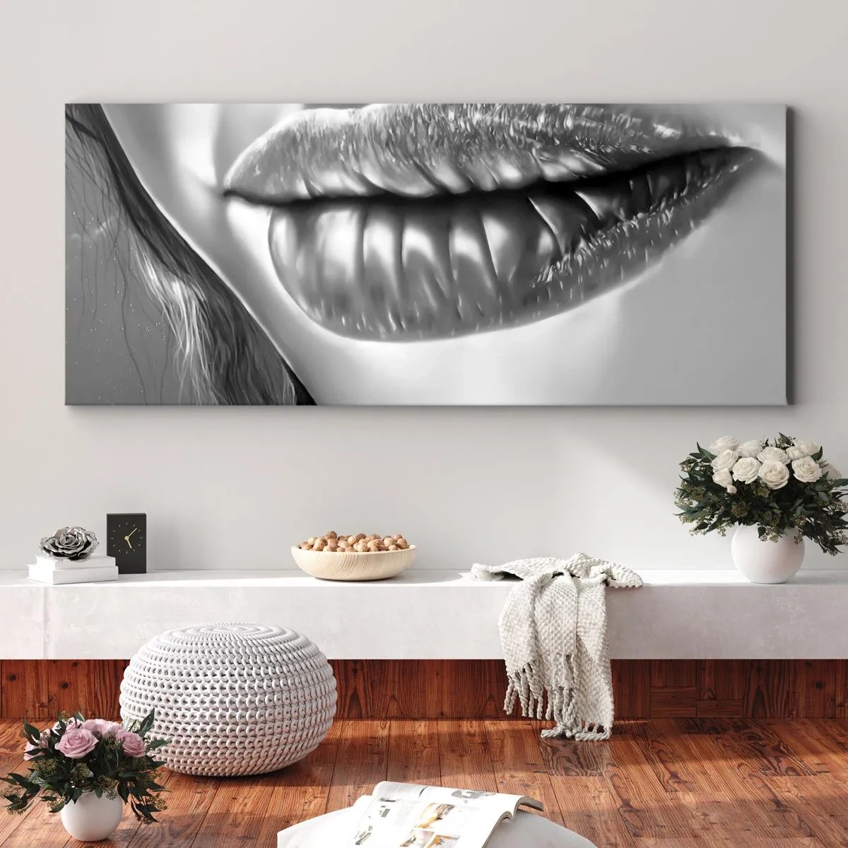 Bild auf Leinwand - Leinwandbild - Schwarz-weiße Nahaufnahme der Lippen einer Frau mit Glanzeffekt und Details. - 160x50cm - Ich weiß, was du denkst… - Moderne Wanddekoration für Wohnzimmer und Schlafzimmer ARTTOR
