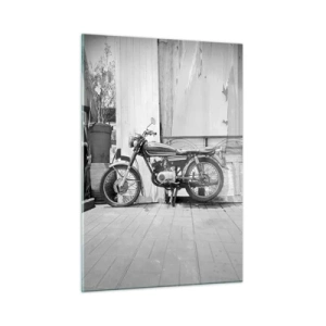 Glasbild - Bild auf glas - Ein Motorrad im Retro-Stil steht vor einer Holzwand - 50x70cm - Klassik über alles - Moderne Wanddekoration für Wohnzimmer und Schlafzimmer ARTTOR