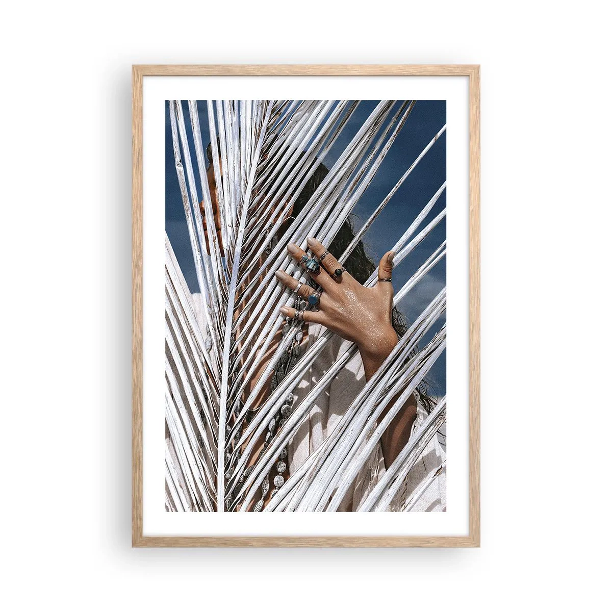 Poster in einem Rahmen aus heller Eiche - Das Mädchen des Schamanen? - 50x70 cm