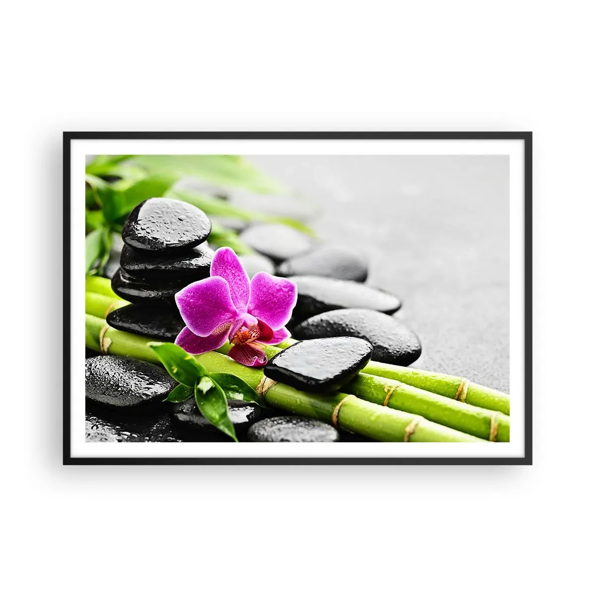 Poster in einem schwarzem Rahmen - Lila Orchidee, schwarze Steine und Bambus in einer ruhigen Komposition - 100x70cm - In ruhiger Balance - Moderne Wanddekoration für Wohnzimmer und Schlafzimmer ARTTOR