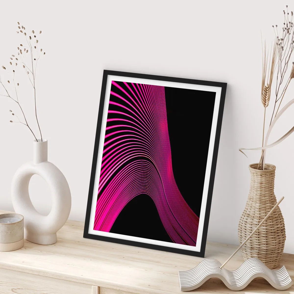 Poster in einem schwarzem Rahmen - Dynamische rosa Linien auf schwarzem Hintergrund - 50x70cm - Allee des Lichts - Moderne Wanddekoration für Wohnzimmer und Schlafzimmer ARTTOR
