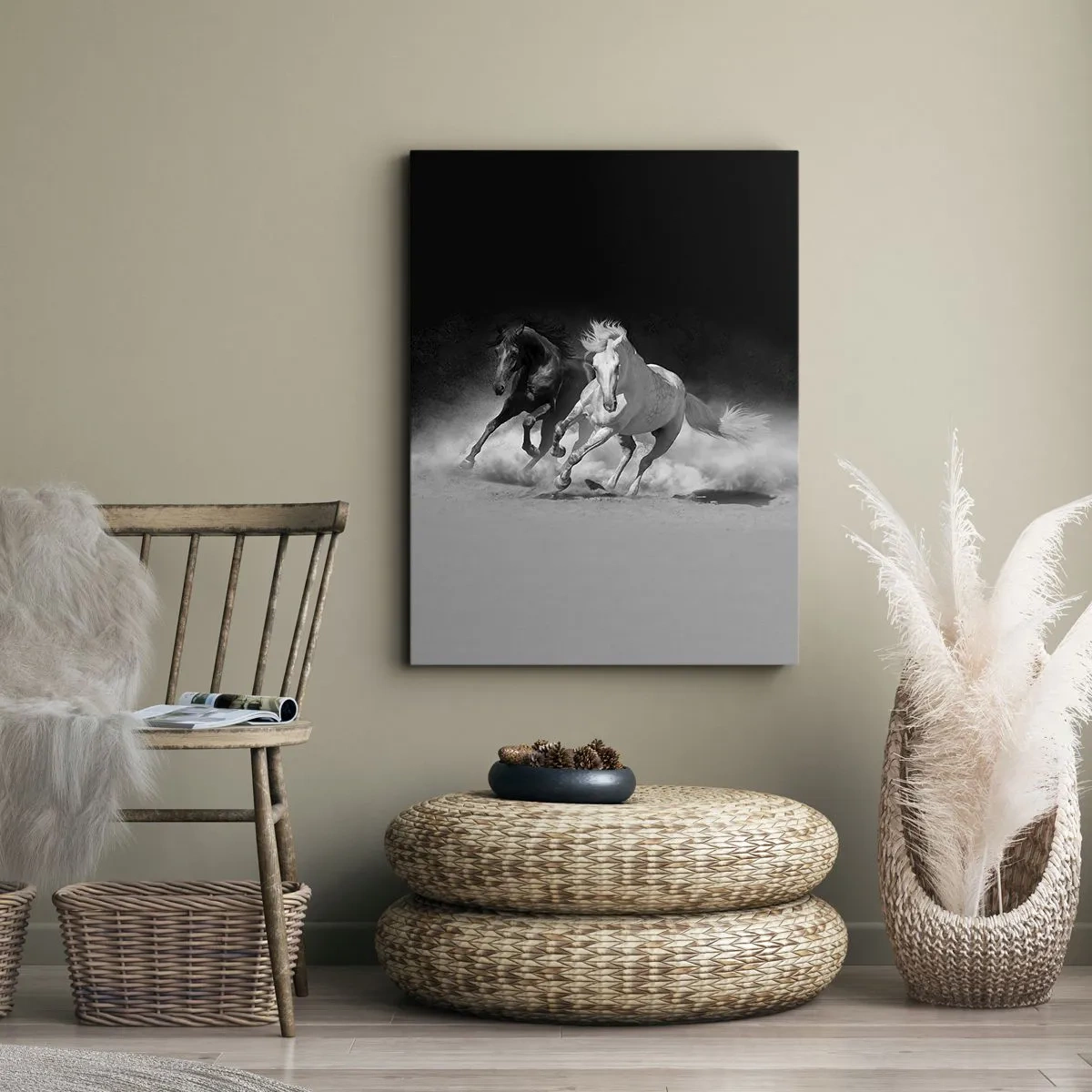 Bild auf Leinwand - Leinwandbild - Laufende Pferde in Schwarz und Weiß - 50x70cm - Galopp der Freiheit - Moderne Wanddekoration für Wohnzimmer und Schlafzimmer ARTTOR
