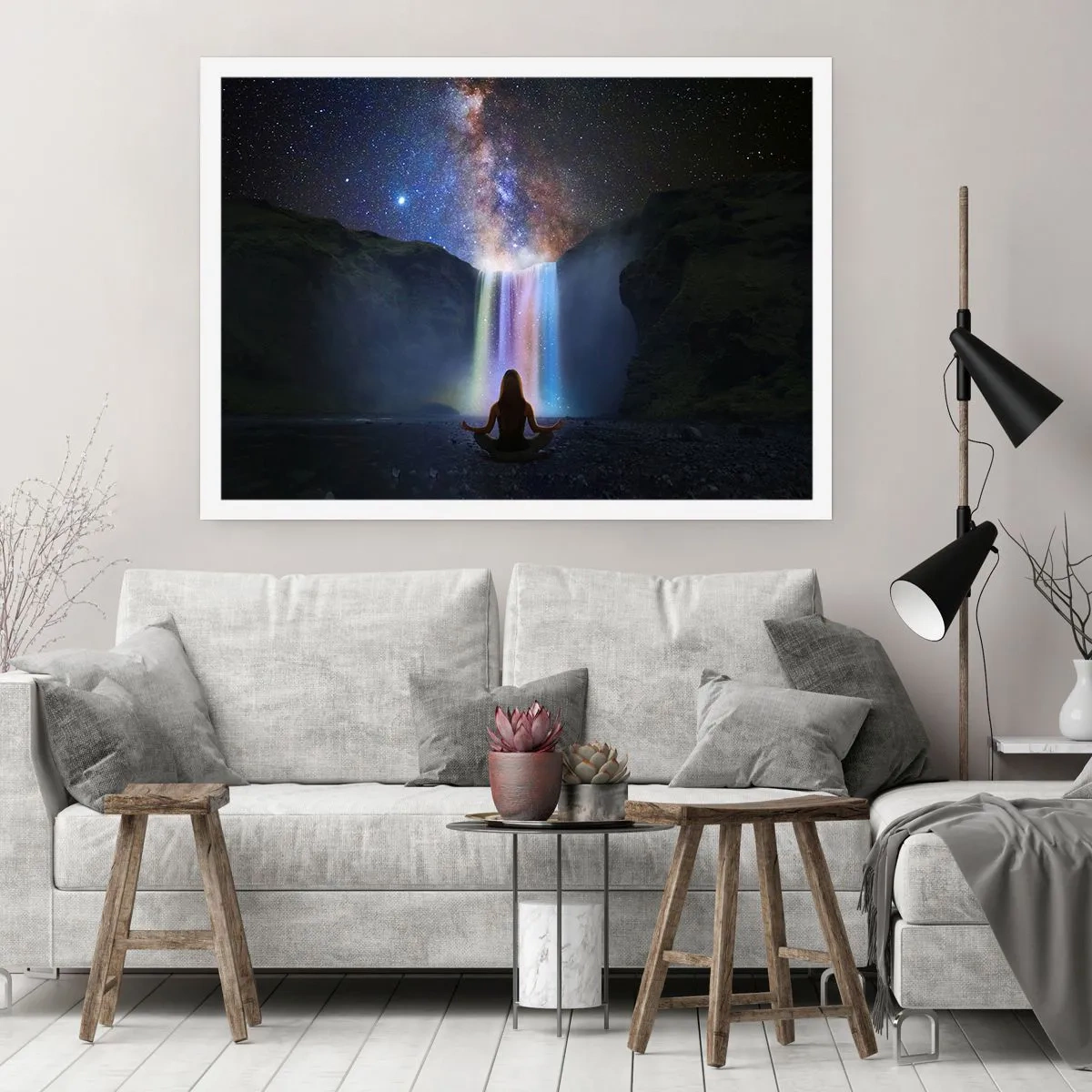 Poster - Meditation vor einem Wasserfall inmitten der Sterne - 100x70cm - Absolute Harmonie - Moderne Wanddekoration für Wohnzimmer und Schlafzimmer ARTTOR