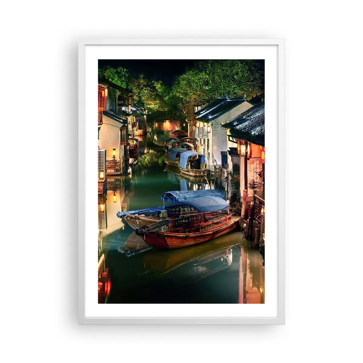 Poster in einem weißen Rahmen - Ein Abend auf einer chinesischen Straße - 50x70 cm