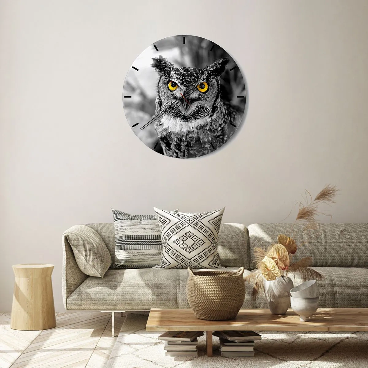 Wanduhr - Glasuhr - Eine Eule mit gelben Augen auf einem schwarz-weißen Hintergrund - 30x30cm - Nichts wird sich verstecken - Moderne Wanddekoration für Wohnzimmer, Küche und Schlafzimmer ARTTOR