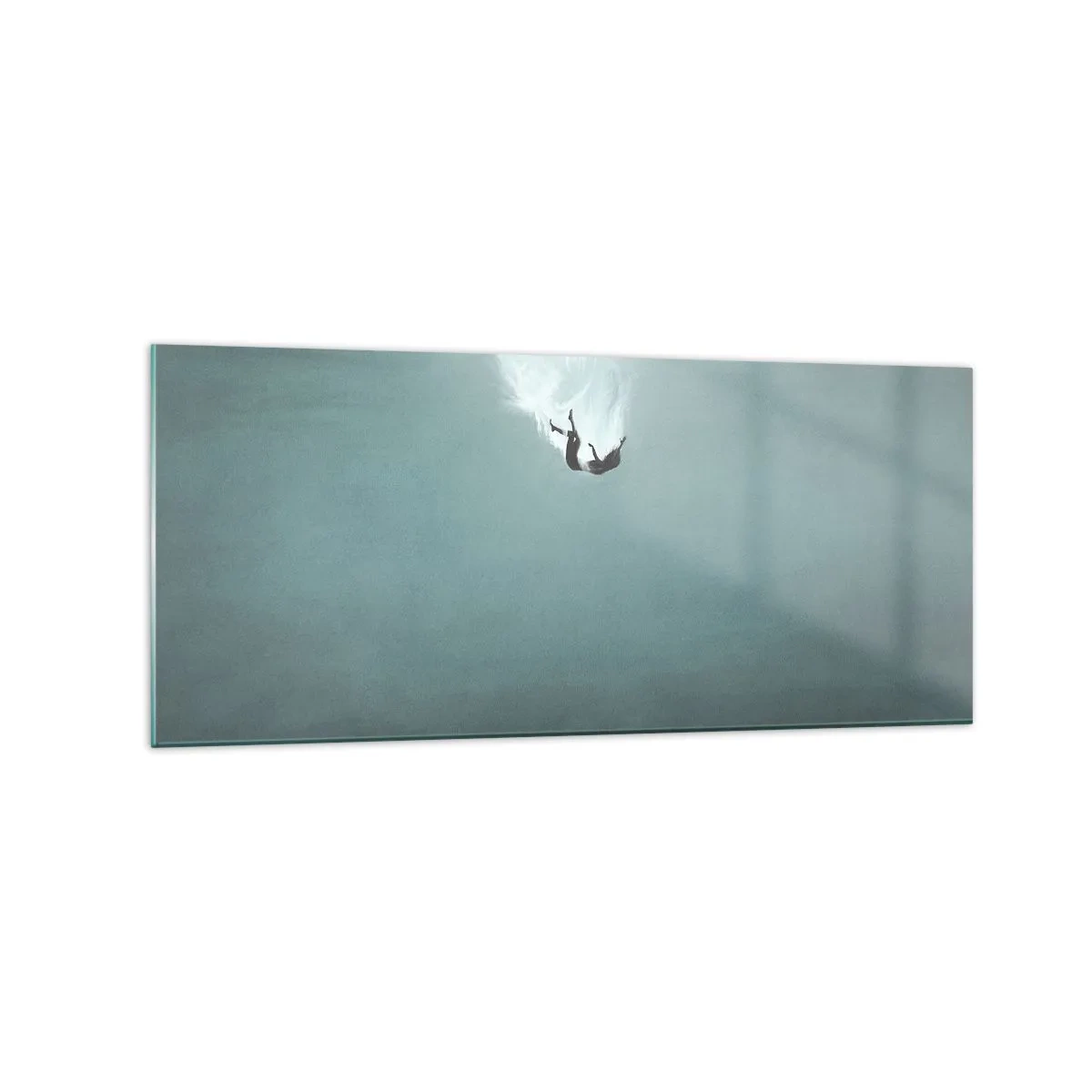 Glasbild - Bild auf glas - Eine Figur, eingetaucht in tiefes, türkisfarbenes Wasser - 120x50cm - In den Armen des Ozeans - Moderne Wanddekoration für Wohnzimmer und Schlafzimmer ARTTOR