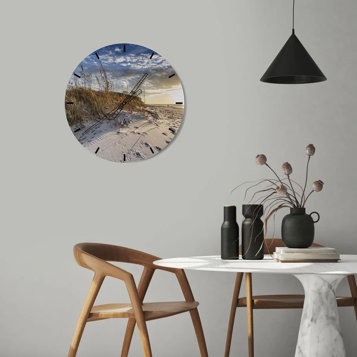 Wanduhr - Glasuhr - Sandstrand mit Gras bei Sonnenuntergang - 30x30cm - Einladung zu einem Spaziergang - Moderne Wanddekoration für Wohnzimmer, Küche und Schlafzimmer ARTTOR
