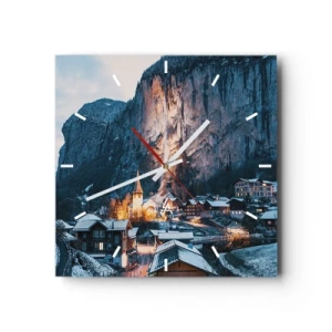 Wanduhr - Glasuhr - Ein malerisches Winterdorf, umgeben von Bergen - 30x30cm - Der leuchtende Geist des Winters - Moderne Wanddekoration für Wohnzimmer und Schlafzimmer ARTTOR
